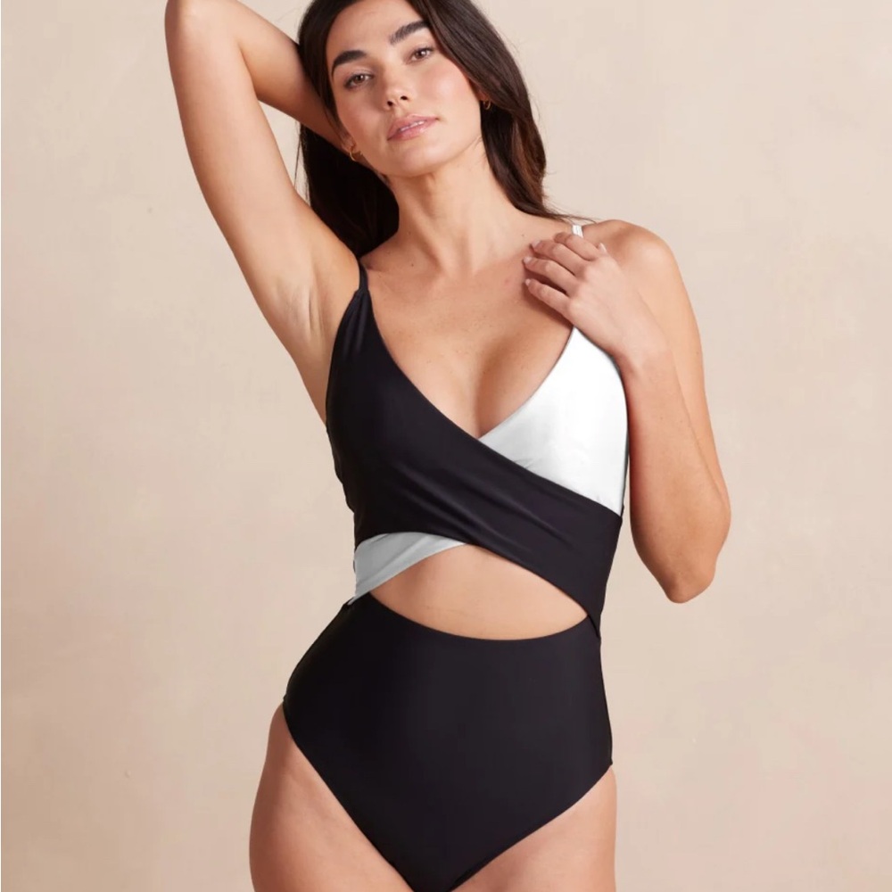 NWT Summersalt Sea Breeze Cutoit Black and White Women's Swimsuit Size 14